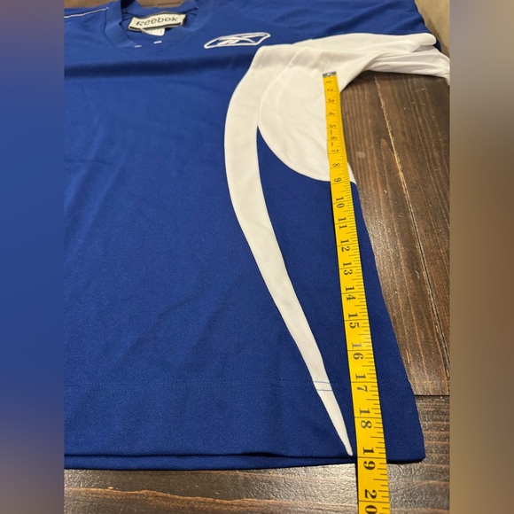 Reebok Adult Toronto Maple Leafs Practice Jersey - Picture 7 of 7